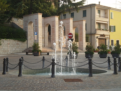 Ponti sul mincio, monumento ai caduti